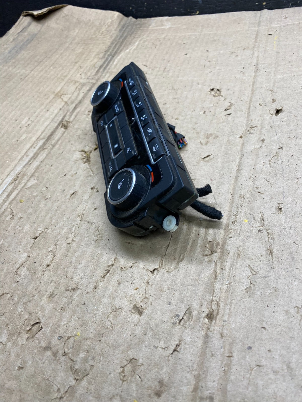 2009 - 2012 Volkswagen CC Center Climate Control Panel AC Heater X5976 DG2