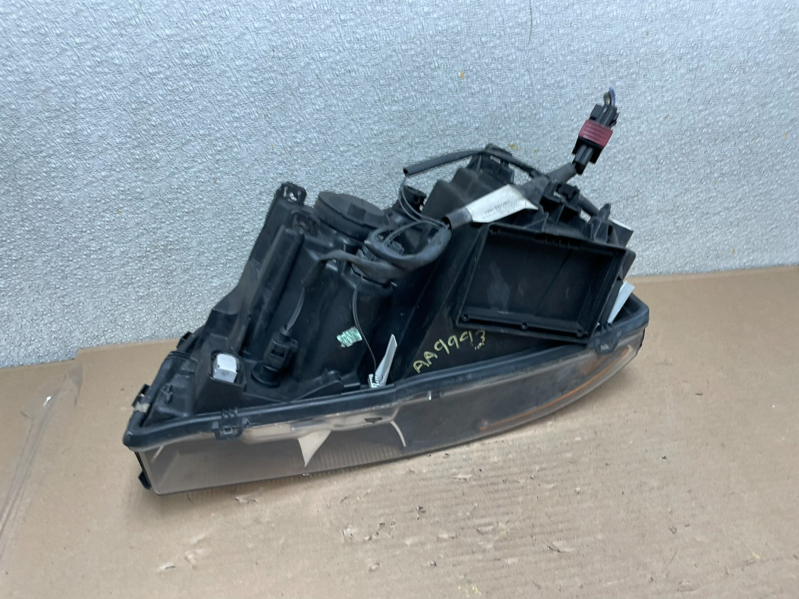 2003 to 2006 Volvo XC90 Right Passenger Rh Side Headlight Halogen AA9993 DW7