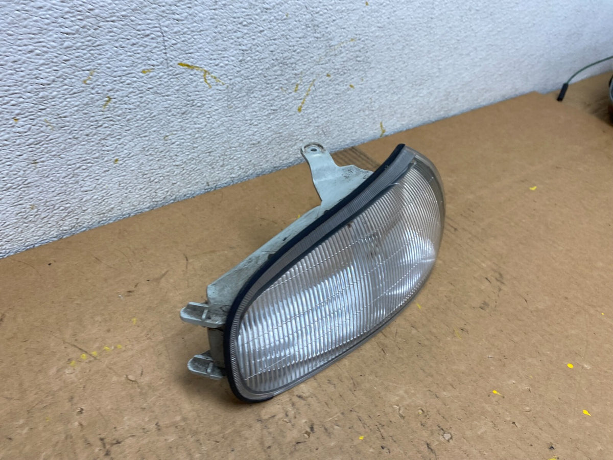 1992 to 1994 Toyota Camry Right Passenger RH Side Turn Signal N6194 DW1
