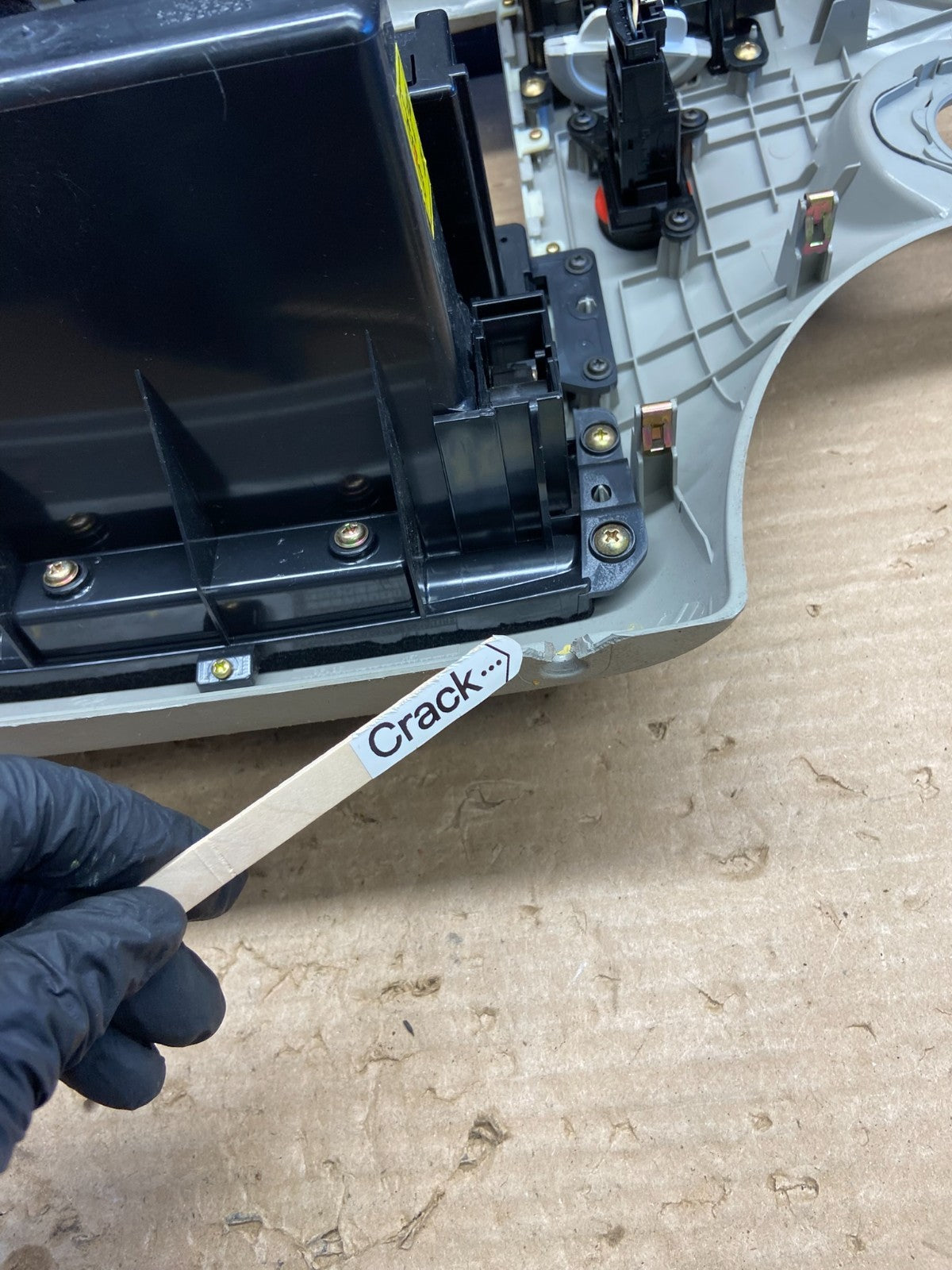 2006 to 2011 Hyundai Azera Radio Climate Control Trim Panel Bezel AG8780 DG6