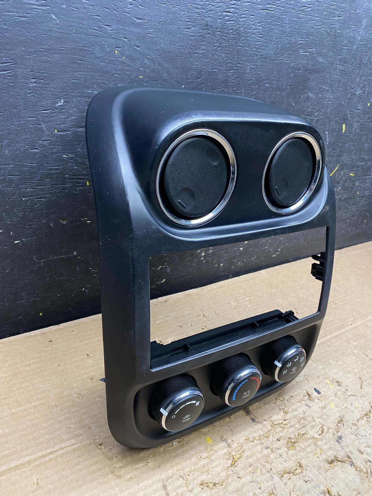 2011 to 2017 Jeep Patriot Dash Climate Temperature Control Radio Bezel X1447 1DG2