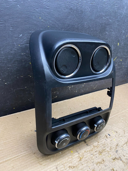 2011 to 2017 Jeep Patriot Dash Climate Temperature Control Radio Bezel X1447 1DG2