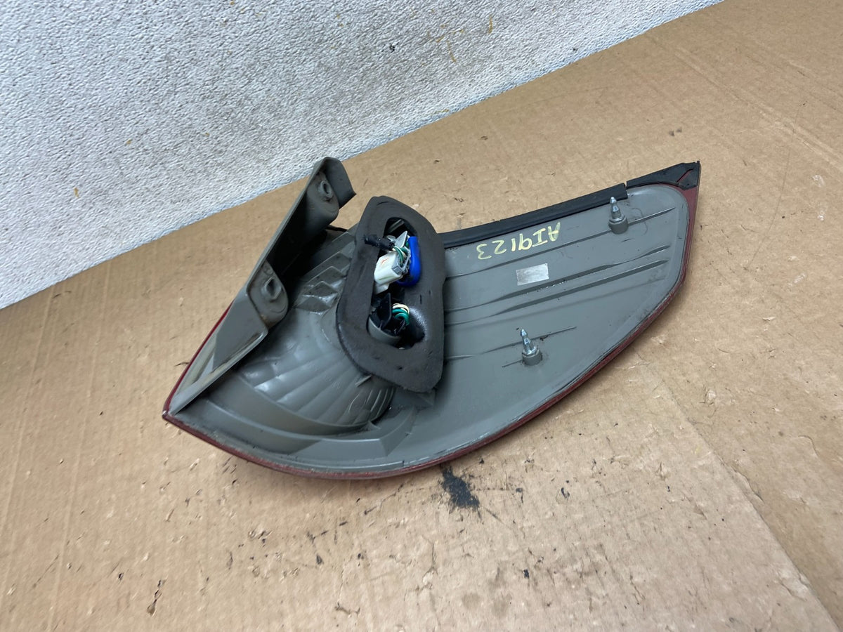 2006 to 2010 Toyota Sienna Left Driver LH Side Tail Light AI9123 LK5