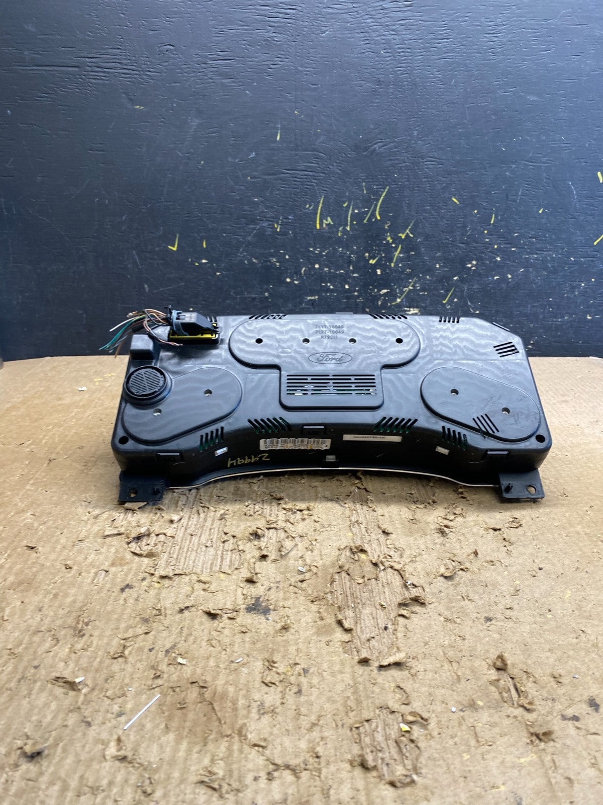 2010 2011 Ford  Expedition Speedometer Cluster Gauge Oem Z9994 DG6