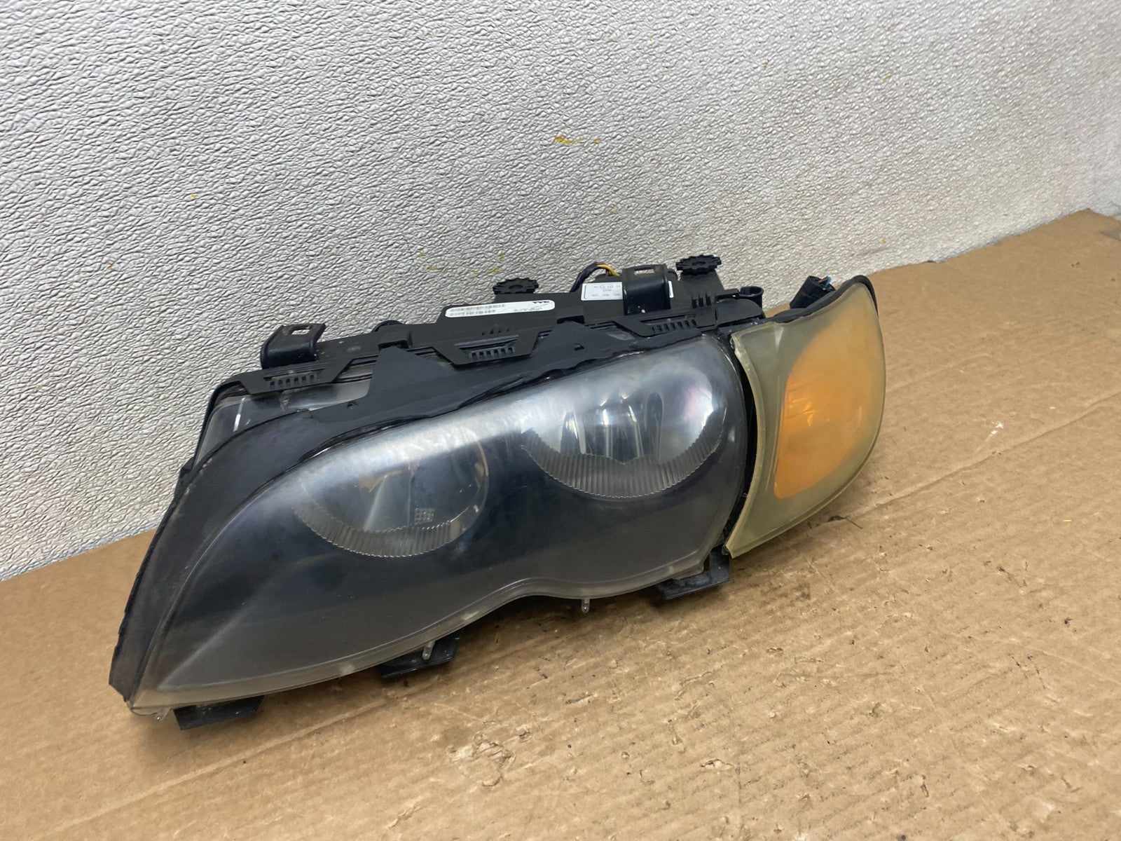 2002 to 2005 BMW 3 E46 Sedan Left Driver LH Halogen Headlight TYC Z2730 DW2