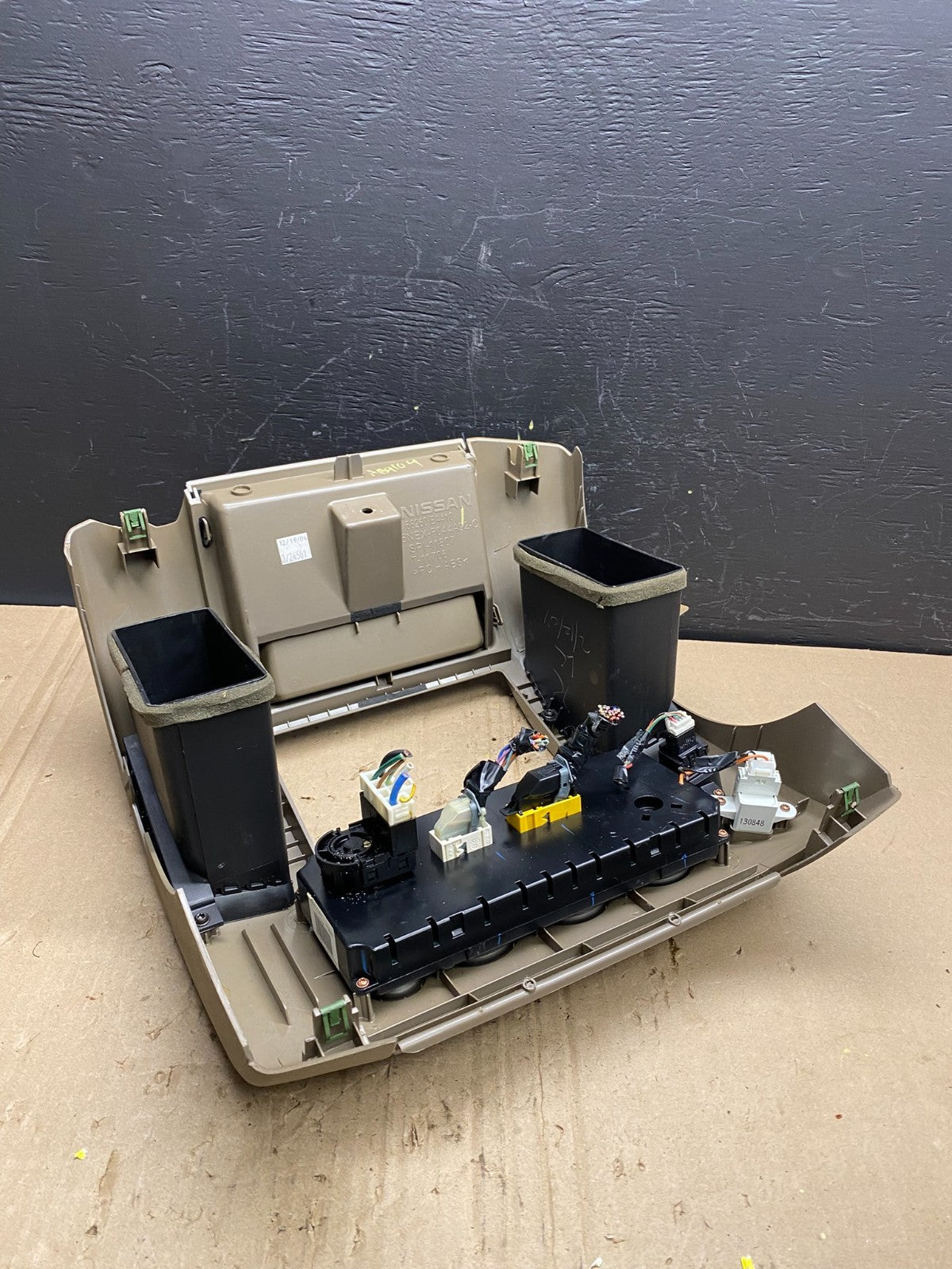 2005-2008 Nissan Pathfinder Radio A/C Heat Temperature Climate Control AB9104 DG4