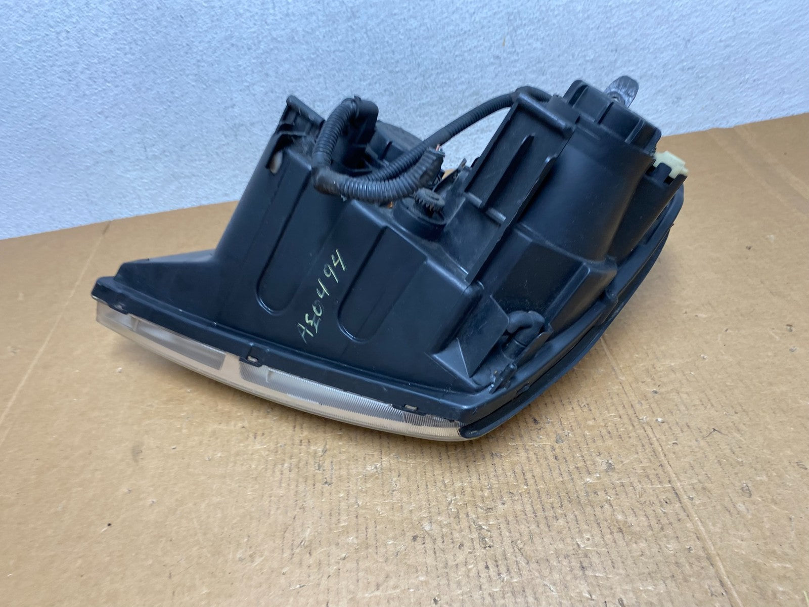 2008-2012 Kia Sedona Right Passenger RH Side Headlight Halogen AE0494 DW8