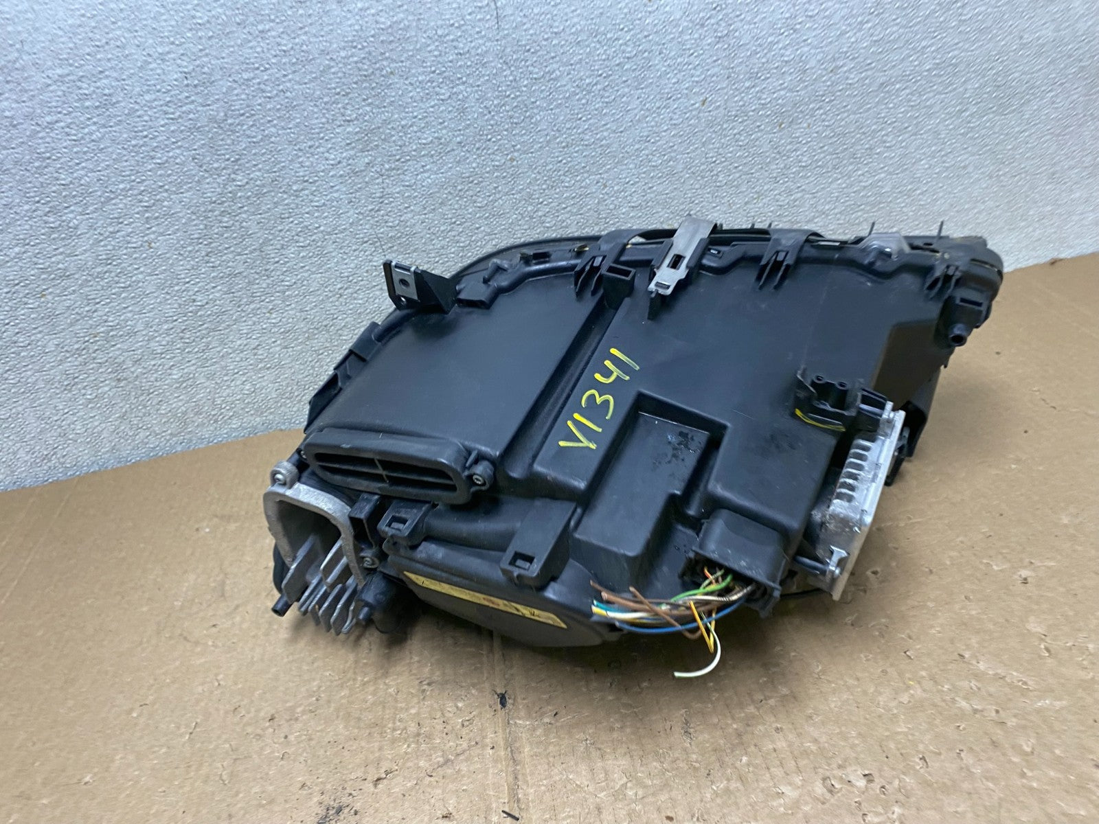 2009-2012 BMW 7-Series 740i 750i Right Passenger Xenon HID Headlight OEM V13419