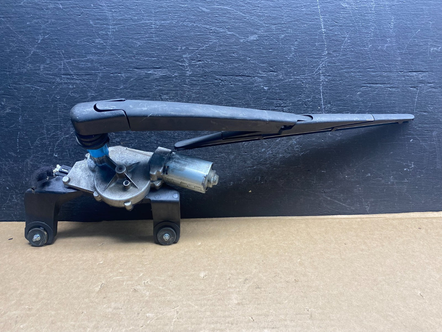 2013 - 2017 Hyundai Santa Fe Rear Glass Windshield Wiper Motor af6661 DG0