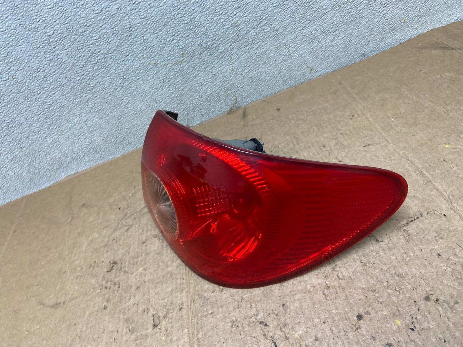 2006 - 2008 Toyota Corolla Right Passenger RH Side Tail light AA3865 DW1