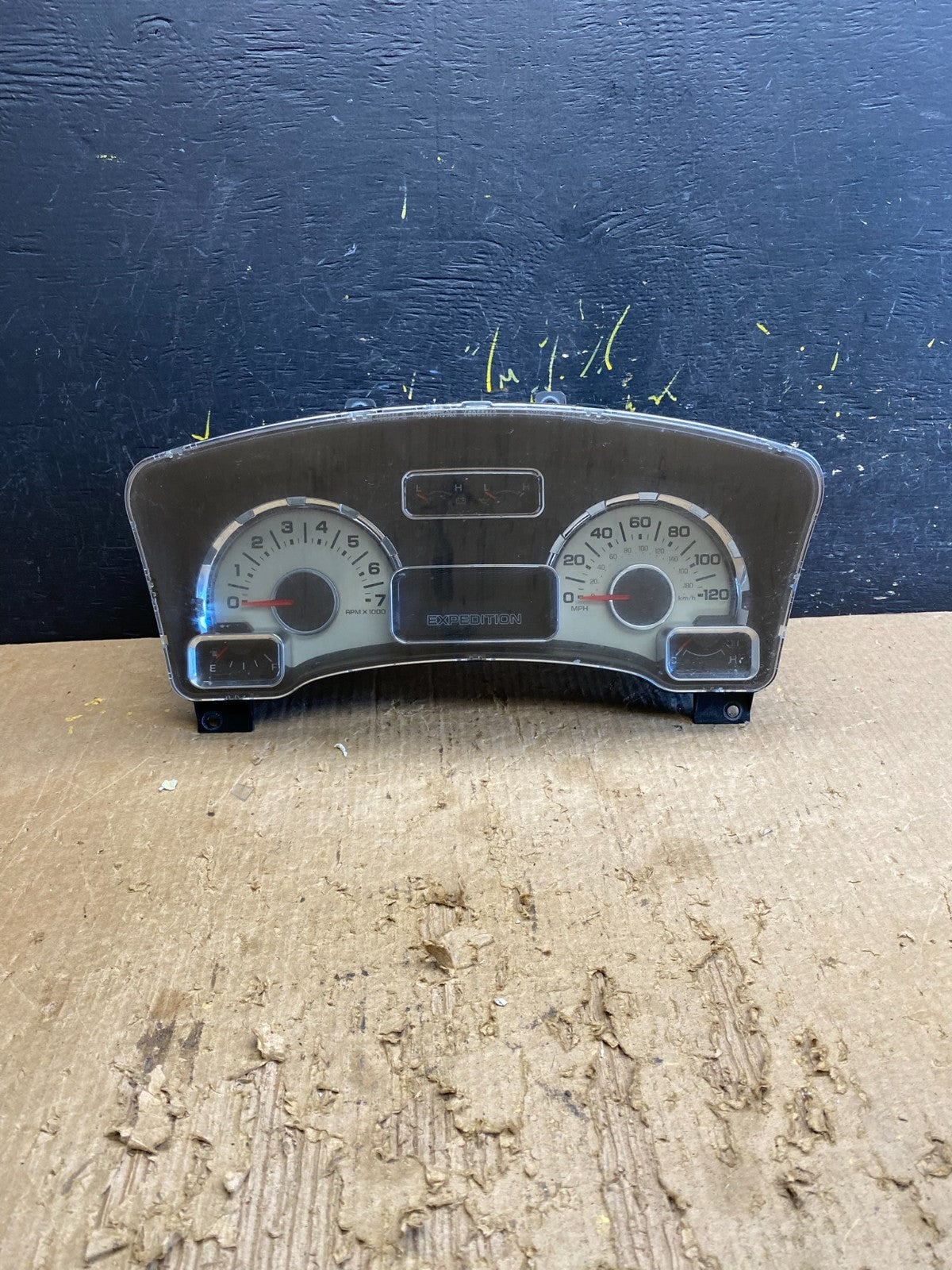 2010 2011 Ford  Expedition Speedometer Cluster Gauge Oem Z9994 DG0