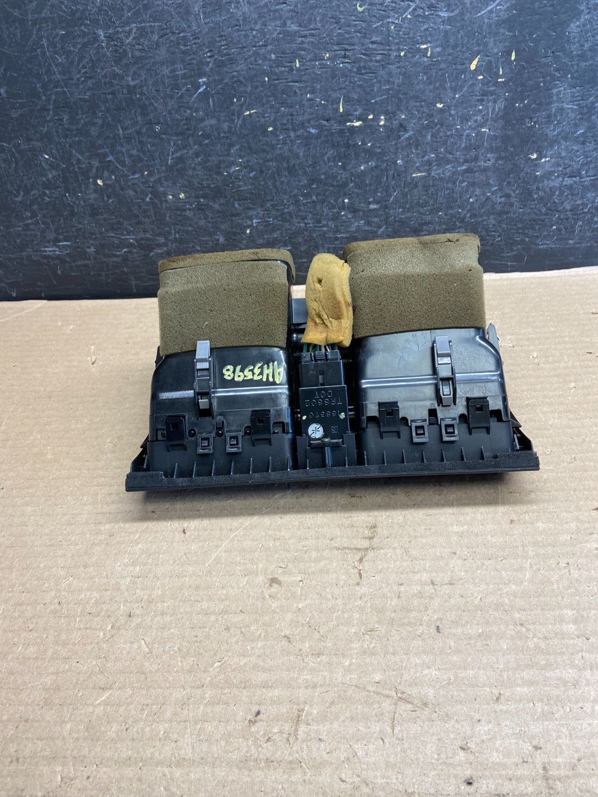 1995 1996 1997 Lexus LS400 Center Console A/C Heater Air Vent AH3598 DG3