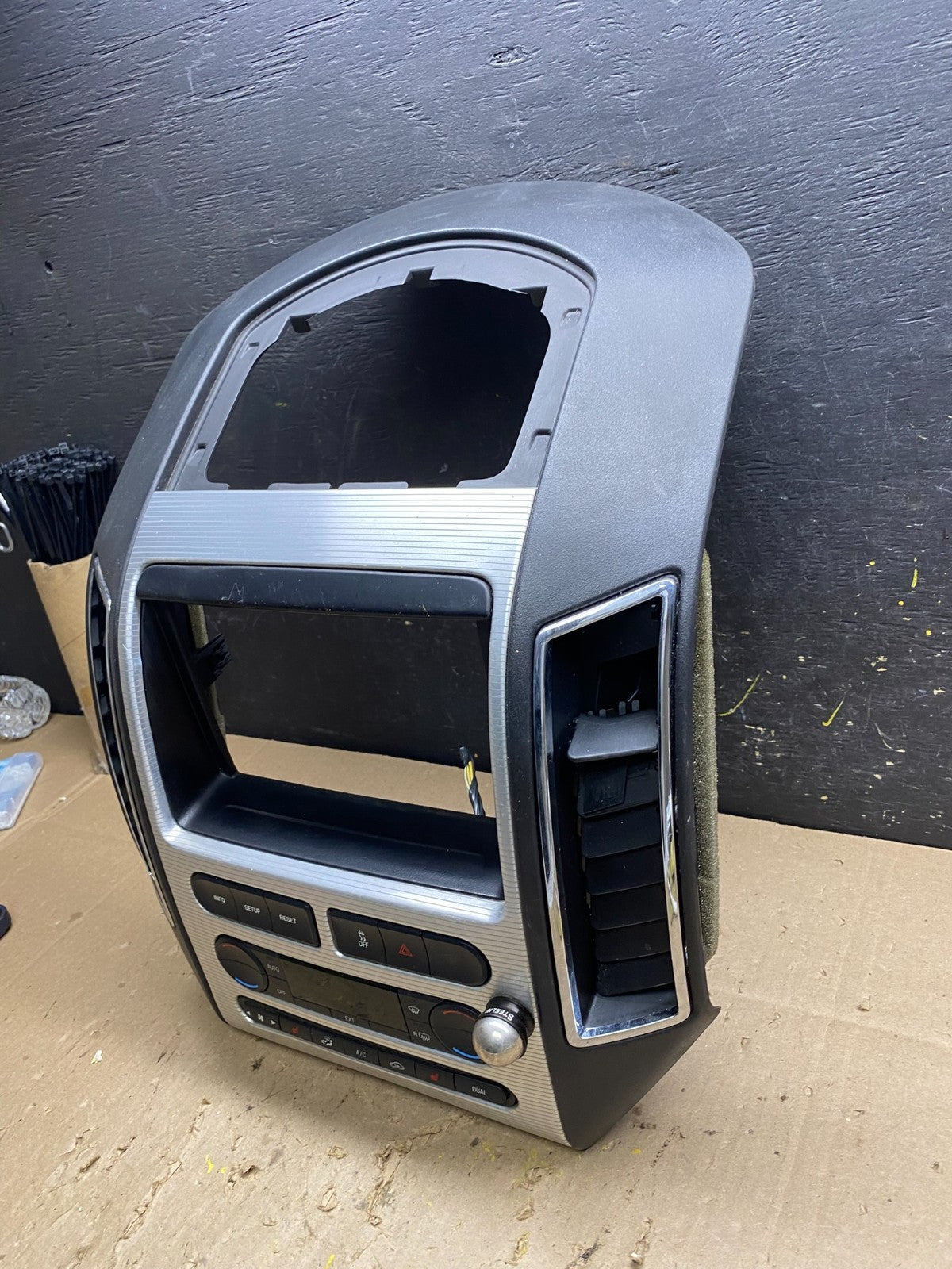 2007 - 2010 Ford Edge Heater Climate Control Radio Control Dash Bezel u5146 DG2