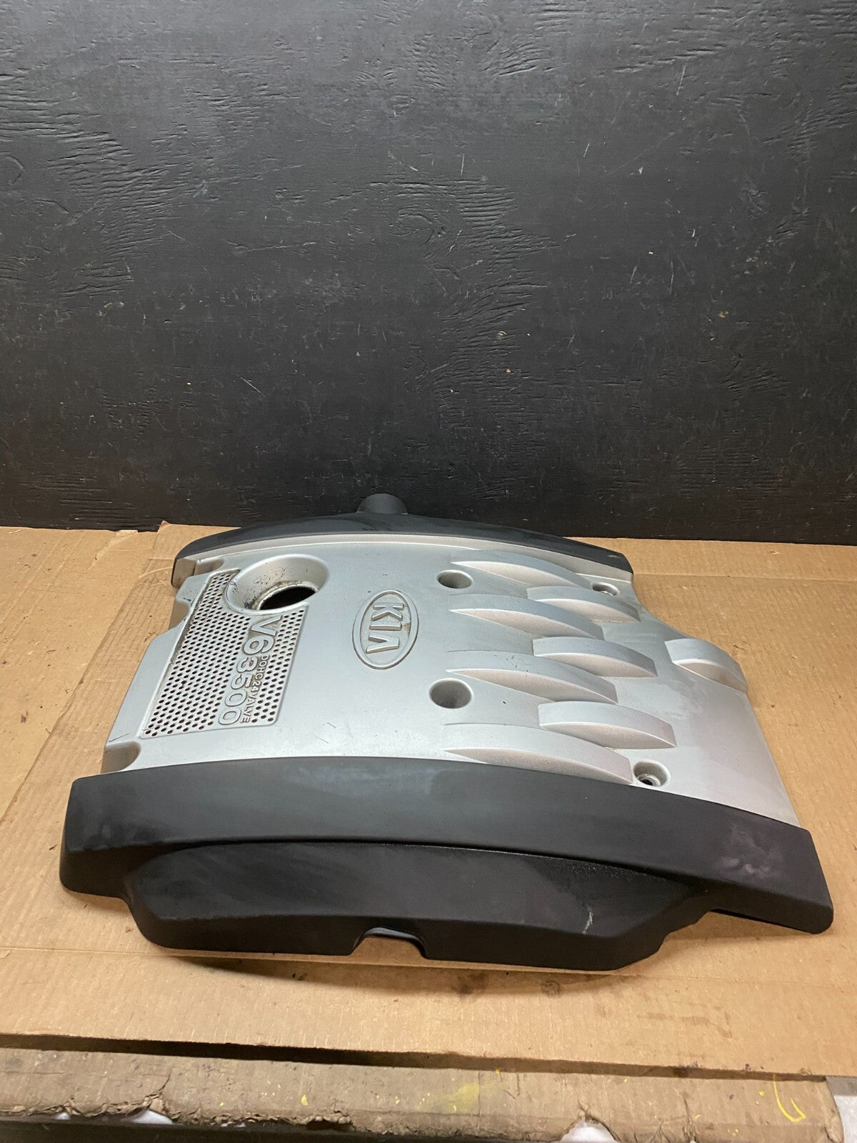 2002 to 2005 Kia Sedona V6 3.5L Engine Motor Cover  G5786 DG1 Oem2