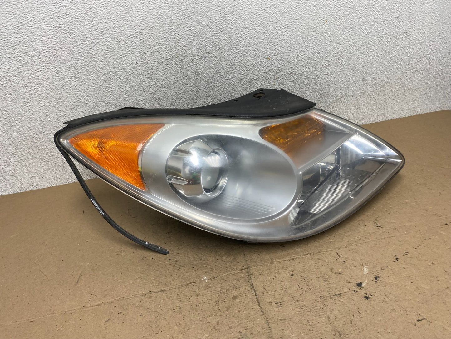 2007 to 2012 Hyundai Veracruz Right Passenger RH Headlight Halogen AF5146 DW0