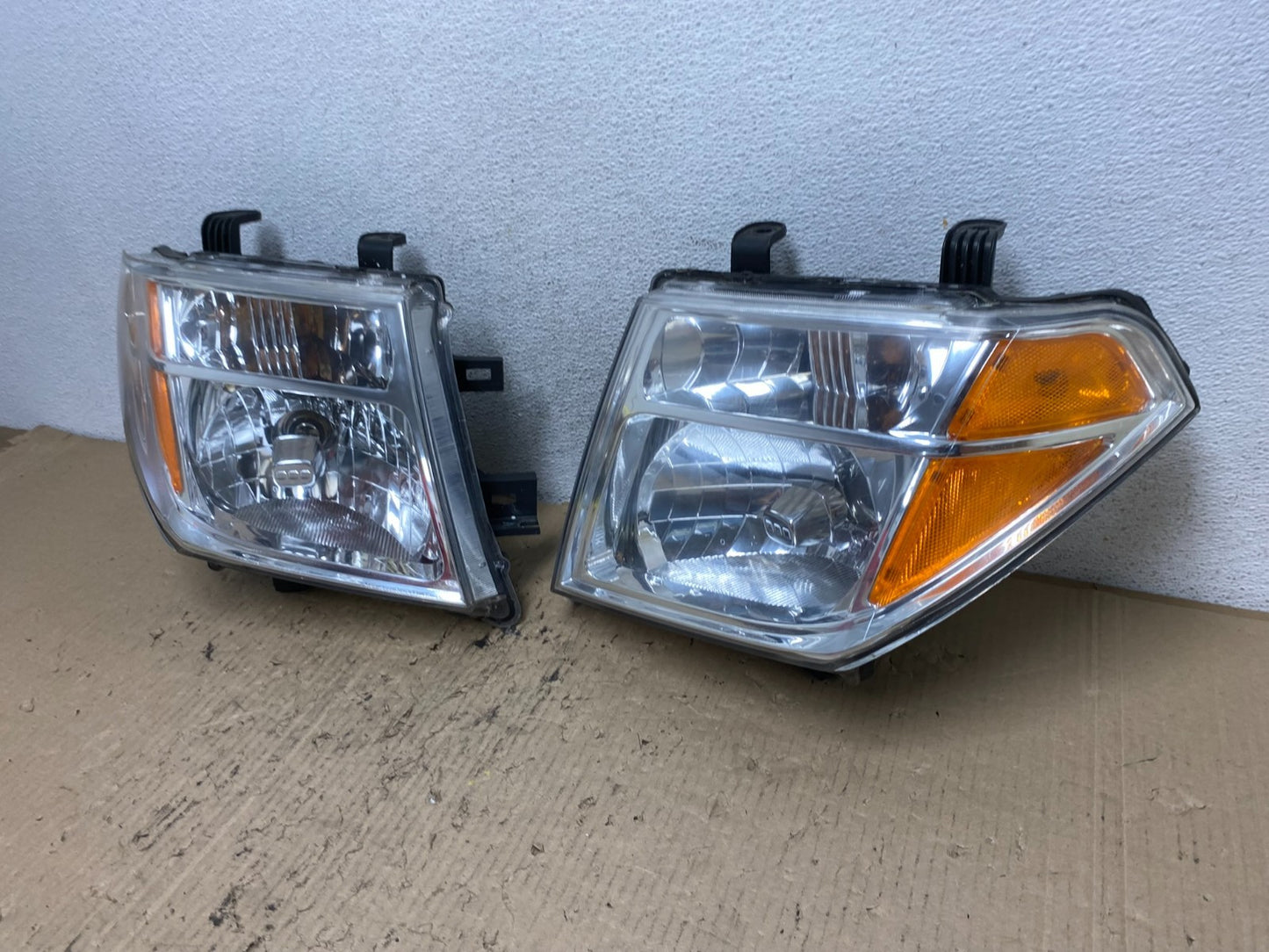 2005 2006 2007 Nissan Pathfinder Halogen Headlights Left+Right AF7099 DW1