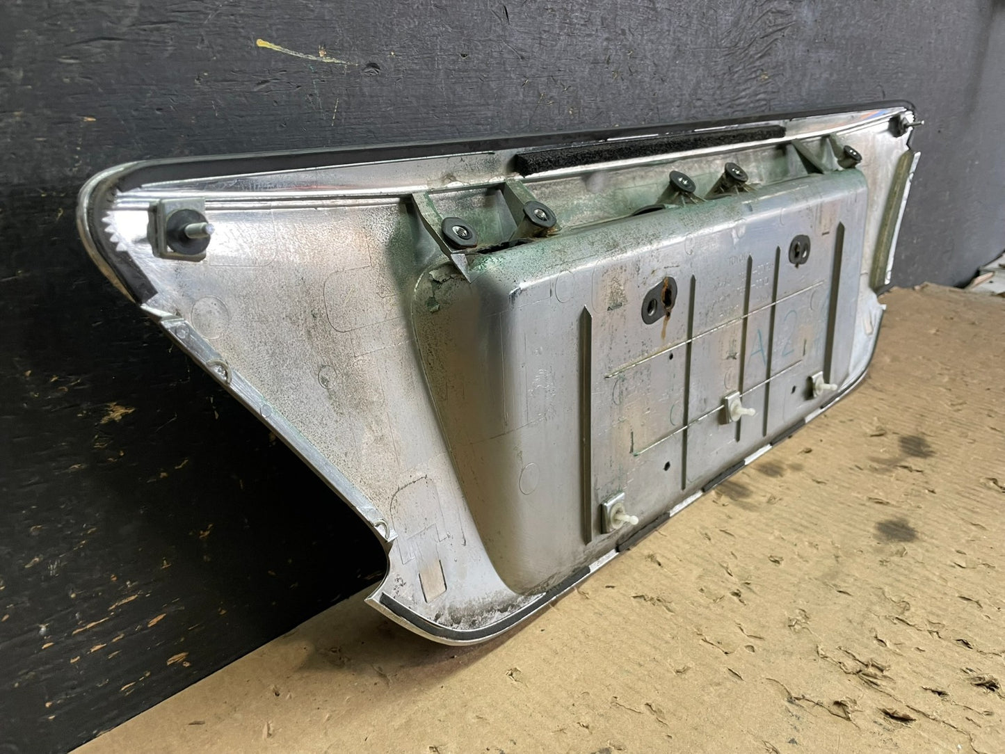 2007 2008 2009  Lexus ES350 Rear Trunk Molding License Plate Panel Oem Z5634 DG7