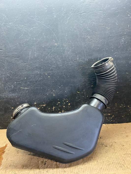2011 to 2018 Chrysler 300 3.6L Air Intake Duct Tube Cleaner OEM Y6342 DG0