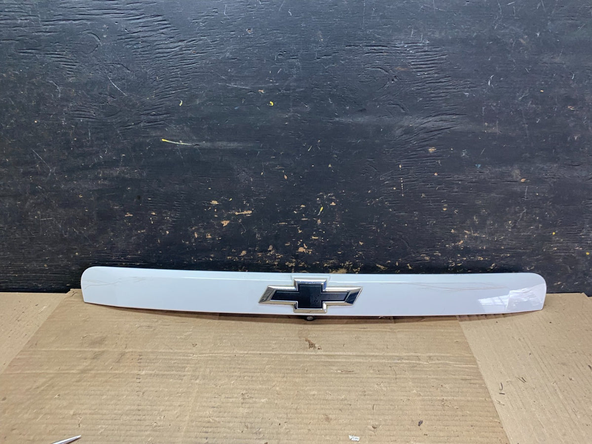 2016-2017 Chevrolet Equinox Rear Liftgate Garnish Chrome Trim W/Camera v3355 DG0