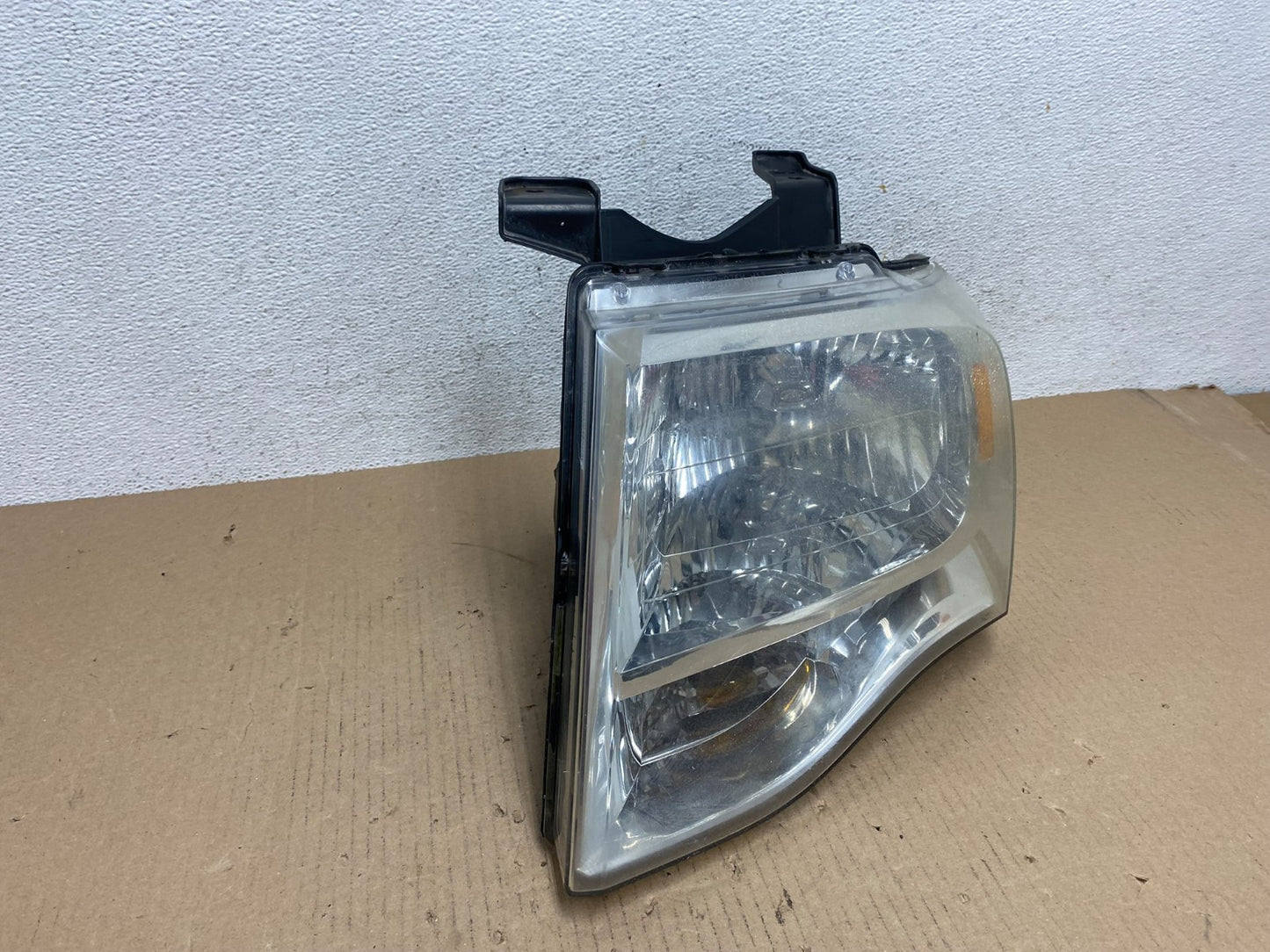 2007 - 2014 Ford Expedition Left Driver LH Side Headlight Halogen AE7262 DW2