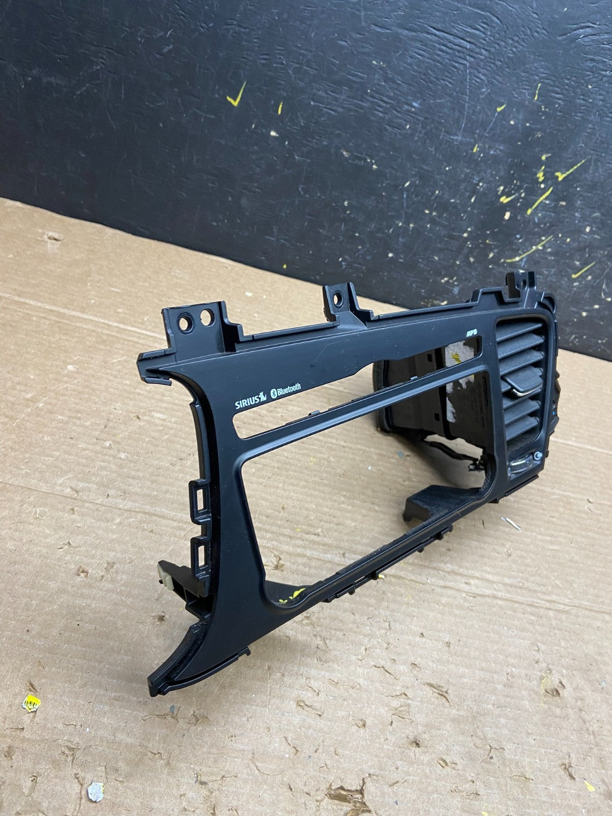 2011 2012 2013 Kia Optima Front  Dash Radio Bezel Trim Air Vent OEM W1782 DG1