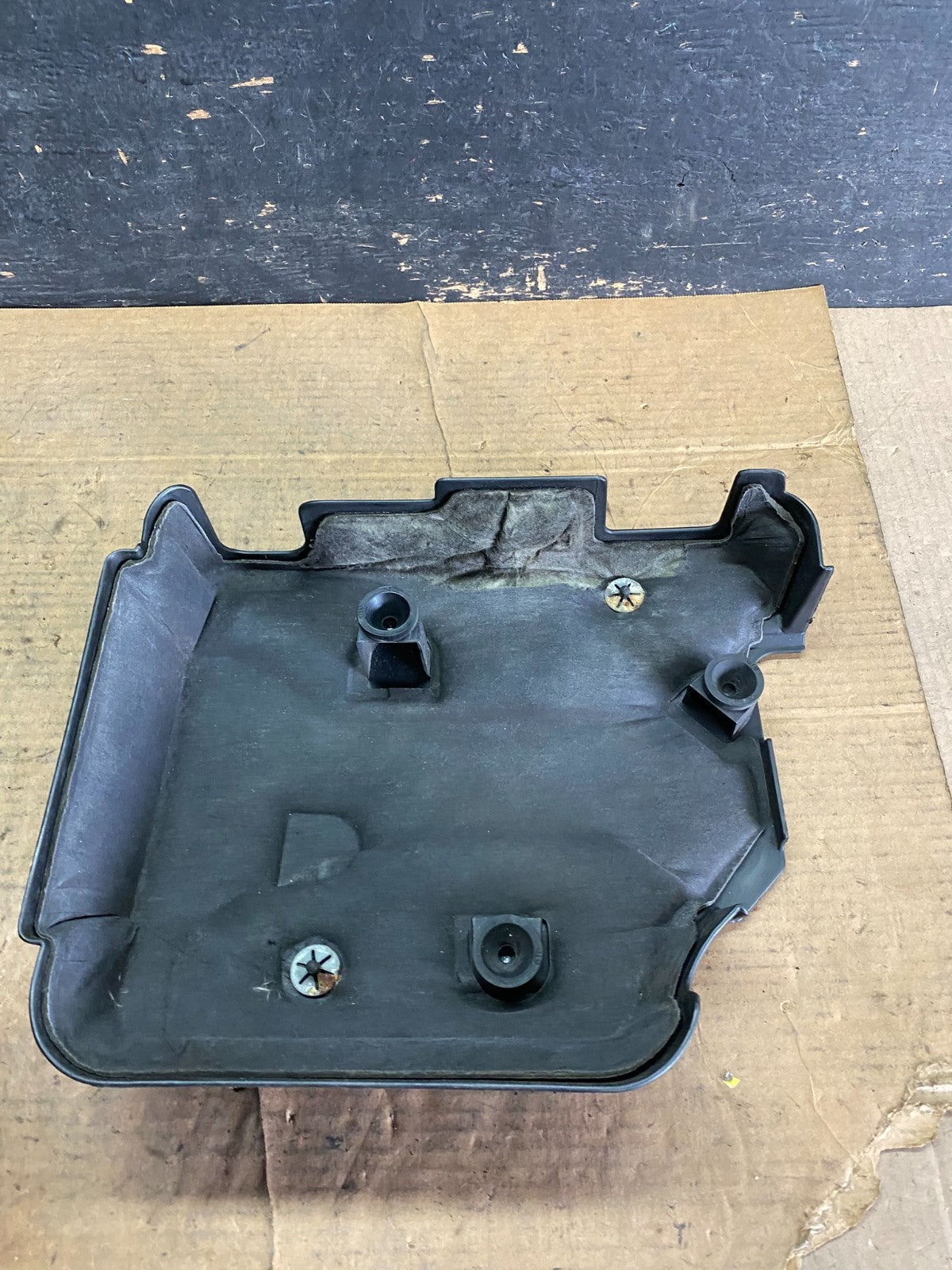 2004 2005 2006 Chevrolet Equinox Engine Cover 3.4L OEM Q9818 DG5