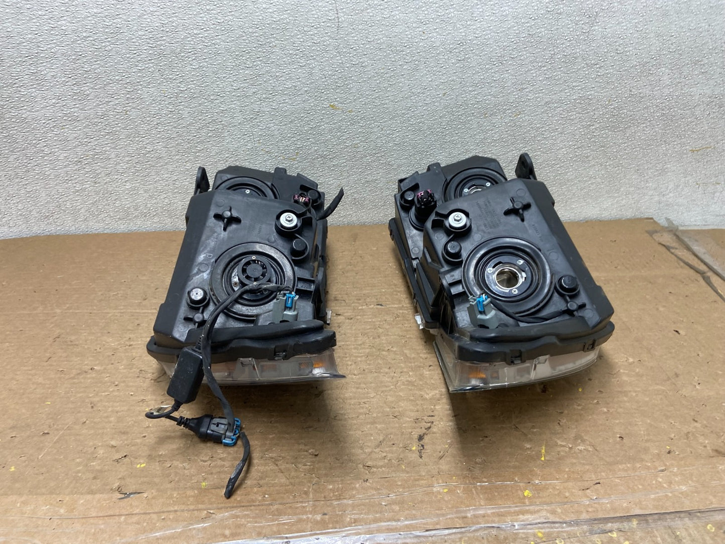 2009 to 2017 Dodge Journey Headlights Left+Right Set Halogen Z3740 PS9
