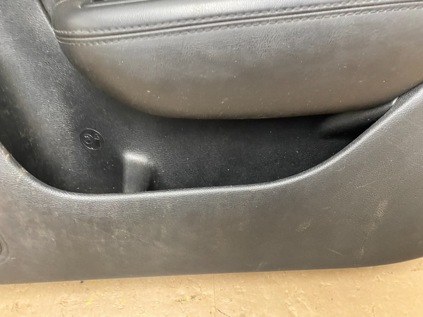 2015 to 2017 Chrysler 200 Front Right Passenger Side Door Panel M4063 DG4