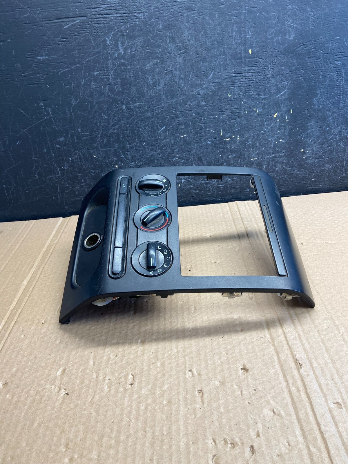2004 to 2008 Ford F150 Radio Climate Dash Bezel Surround Black AF6164 DG2