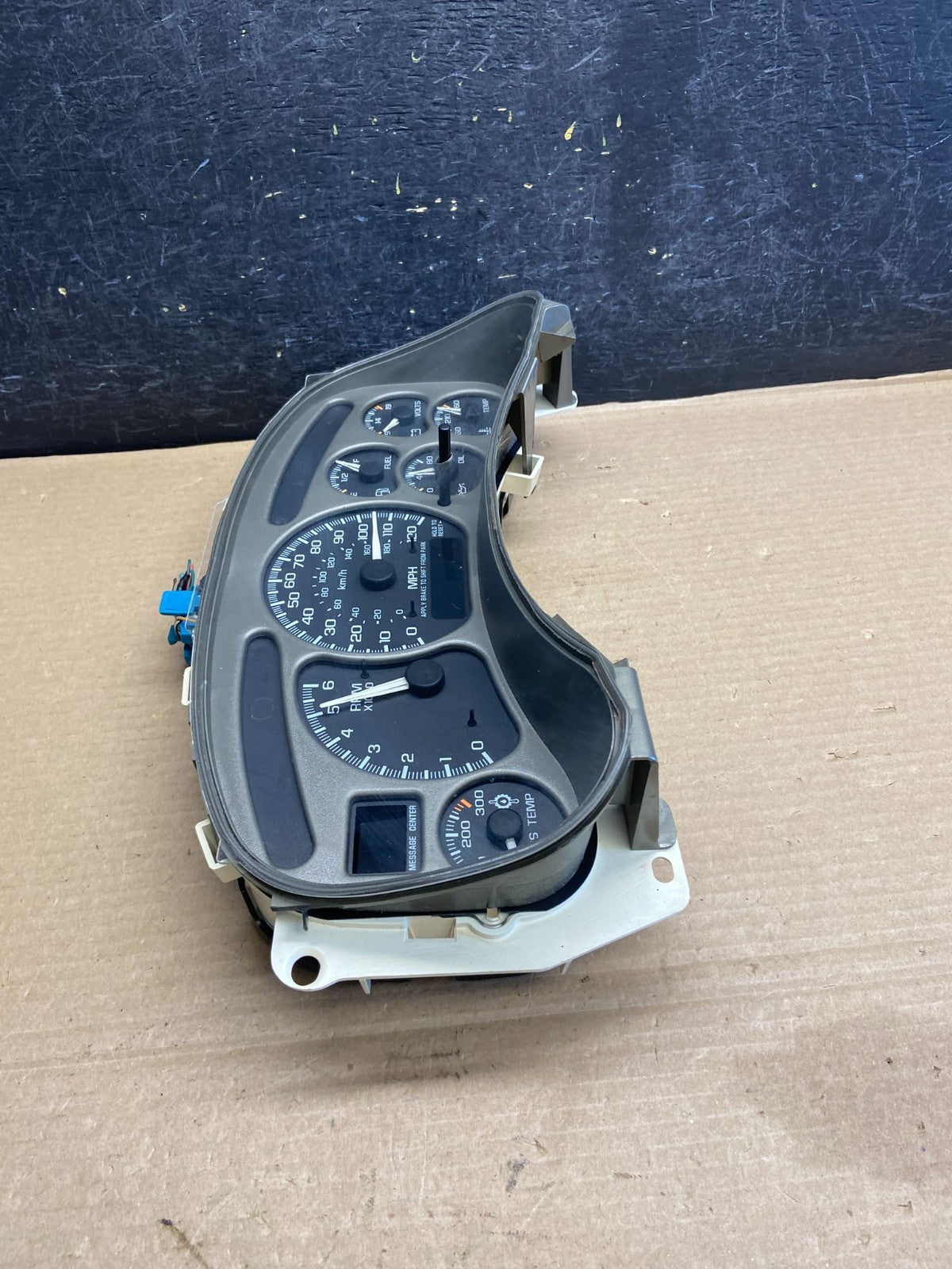 2000 to 2002 GMC Yukon Denali Cluster Gauge Speedometer ah1484 DG1