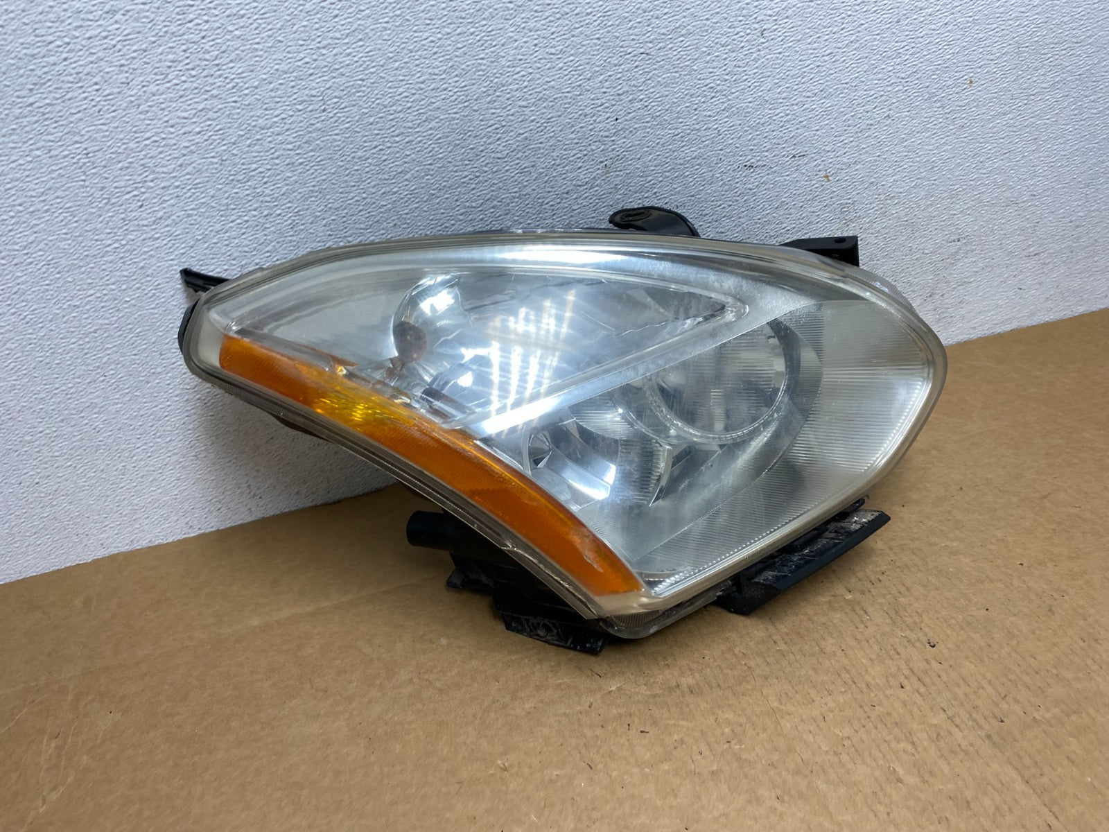 2009-2013 Nissan Rogue Right Passenger Halogen Headlight AD4521 DW2