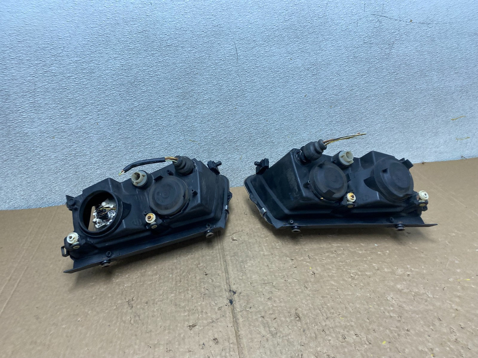 1998 to 2001 Volkswagen Passat Left+Right Side Headlights OEM V3220 DW7