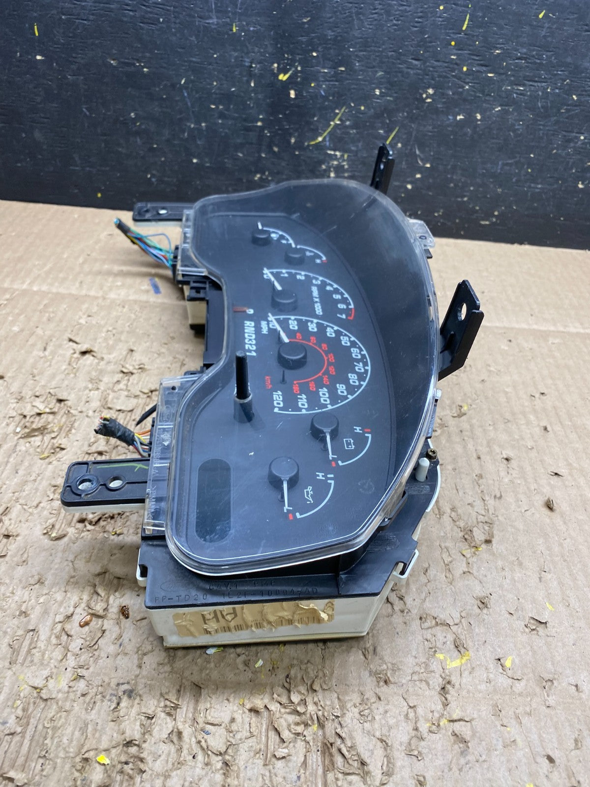 2002 Ford Explorer Speedometer Cluster Gauge OEM v7496 DG3