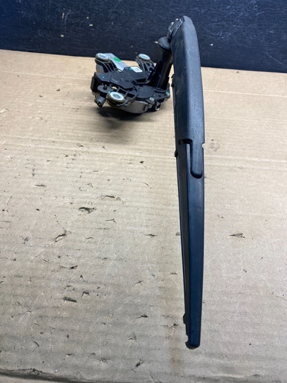2017 to 2021 Nissan Rogue Rear Windshield Wiper Motor AE8221 DG2