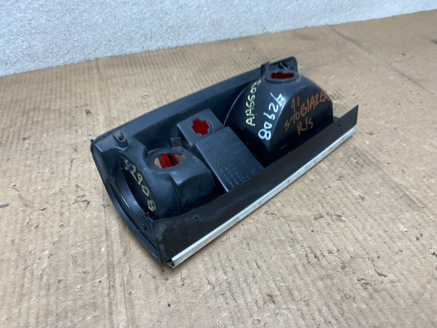 1985 to 1993 Chevrolet S10 S15 SONOMA Right Passenger Tail Light AA66035