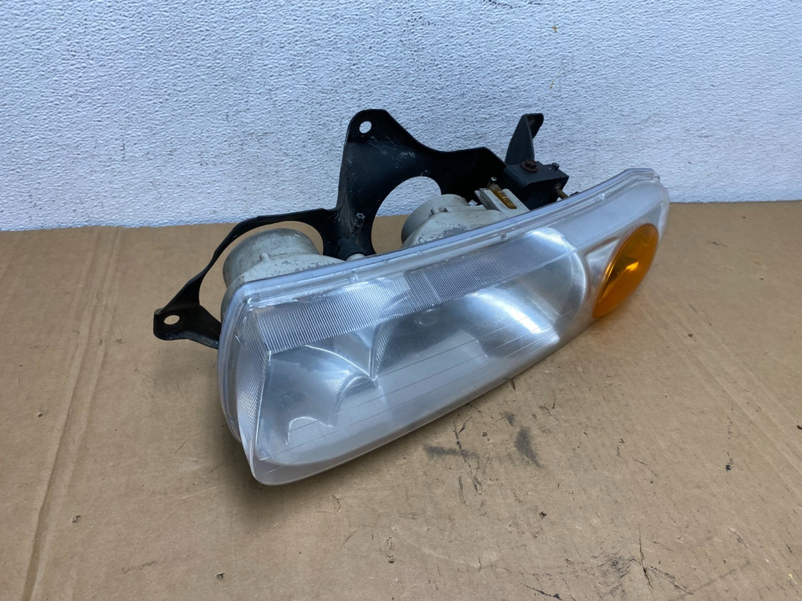2000 - 2002 Saturn SL SL1 SL2 S Series Left Driver Halogen Headlight AD2751 DW2