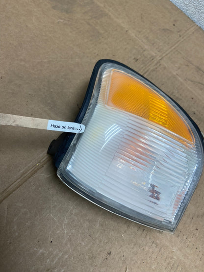 1999-2004 Nissan Pathfinder Front Left Driver Turn Signal Y5202 DW3