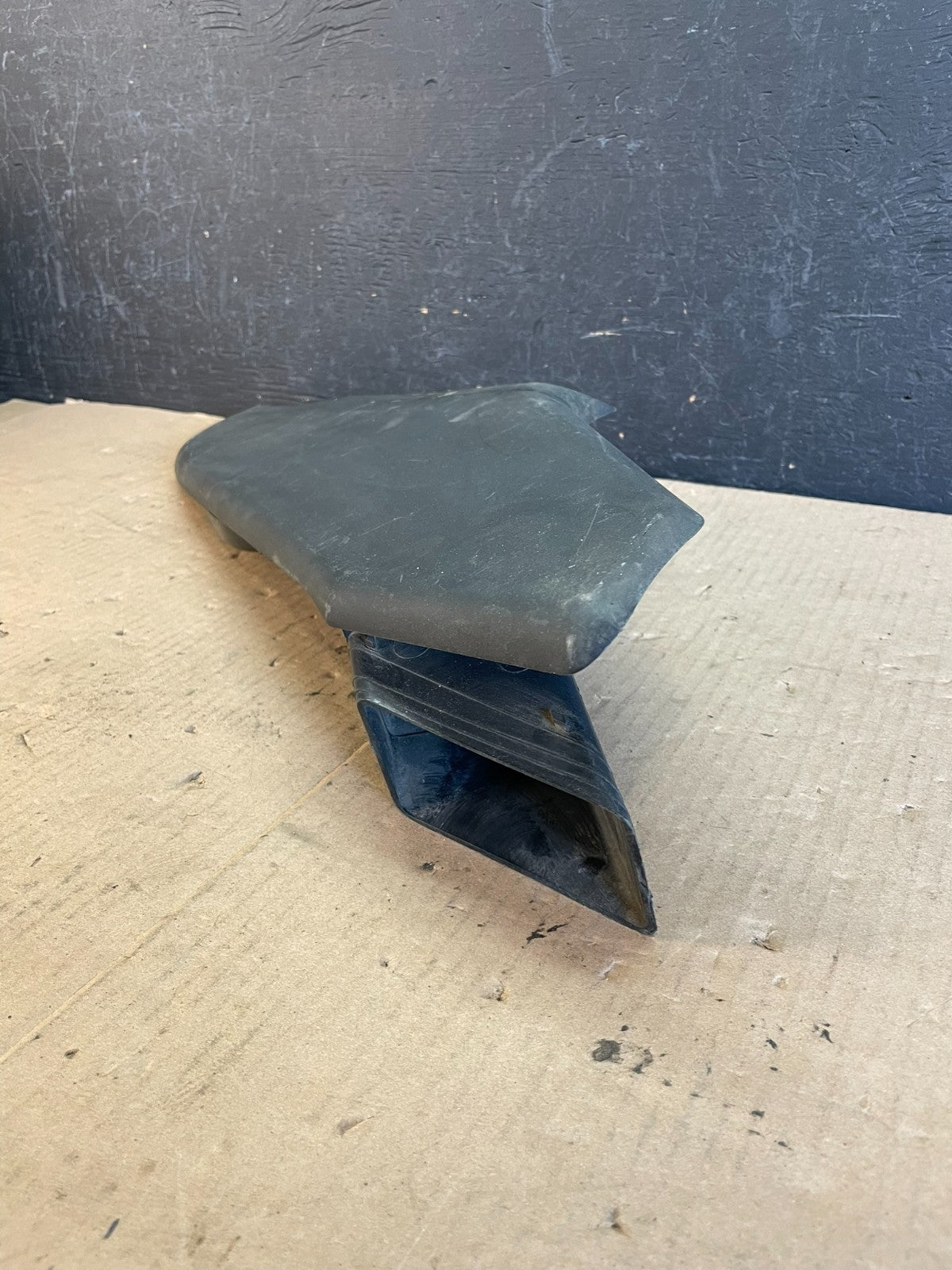 2010-2012 Subaru Legacy Outback Air Intake Duct Cleaner Tube AD8601 DG2