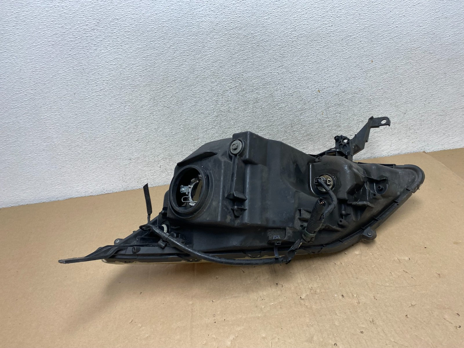 2007 to 2011 Honda CR-V Crv Right Passenger Side Headlight Halogen AG6746 DW6