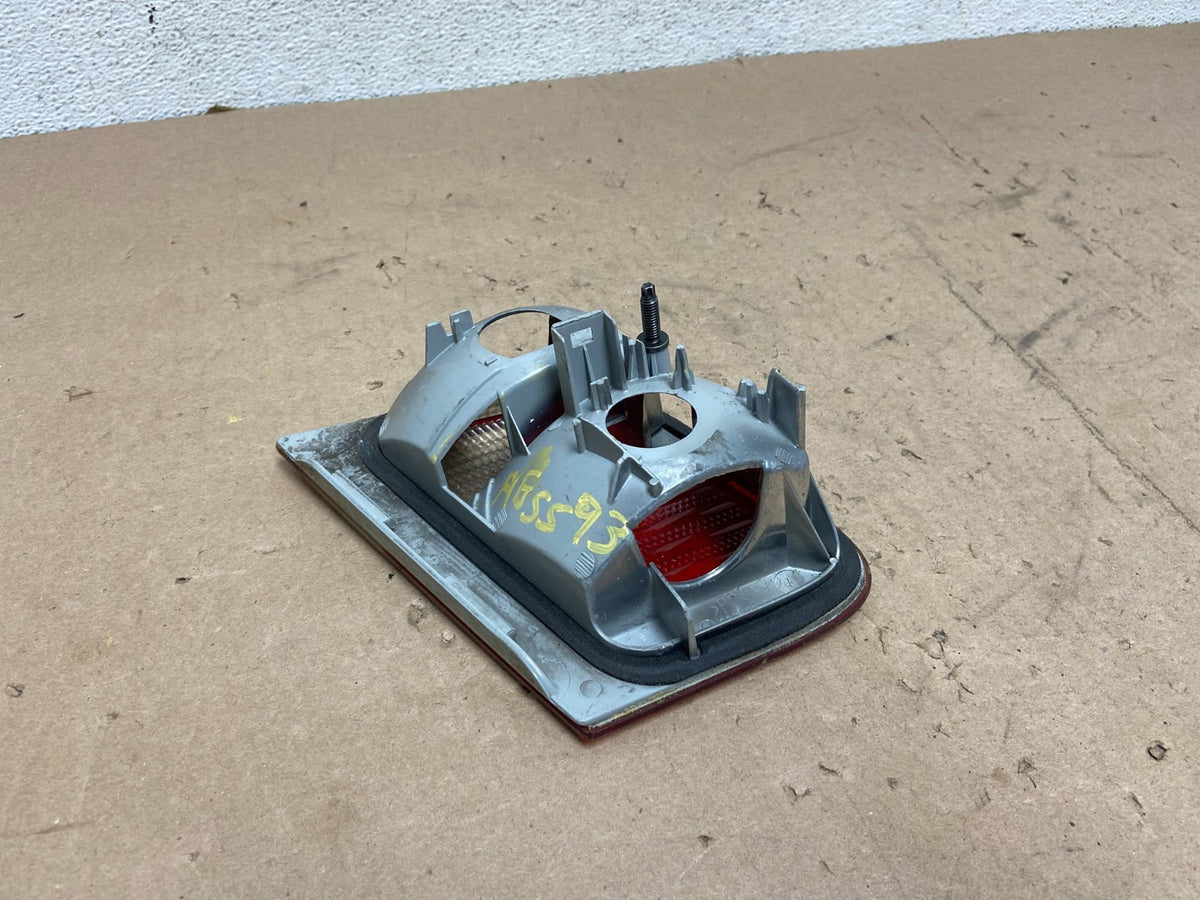 1998 - 2001 BMW 3 325i E46 Series Right Passenger Inner Tail Light AG5593 DG5