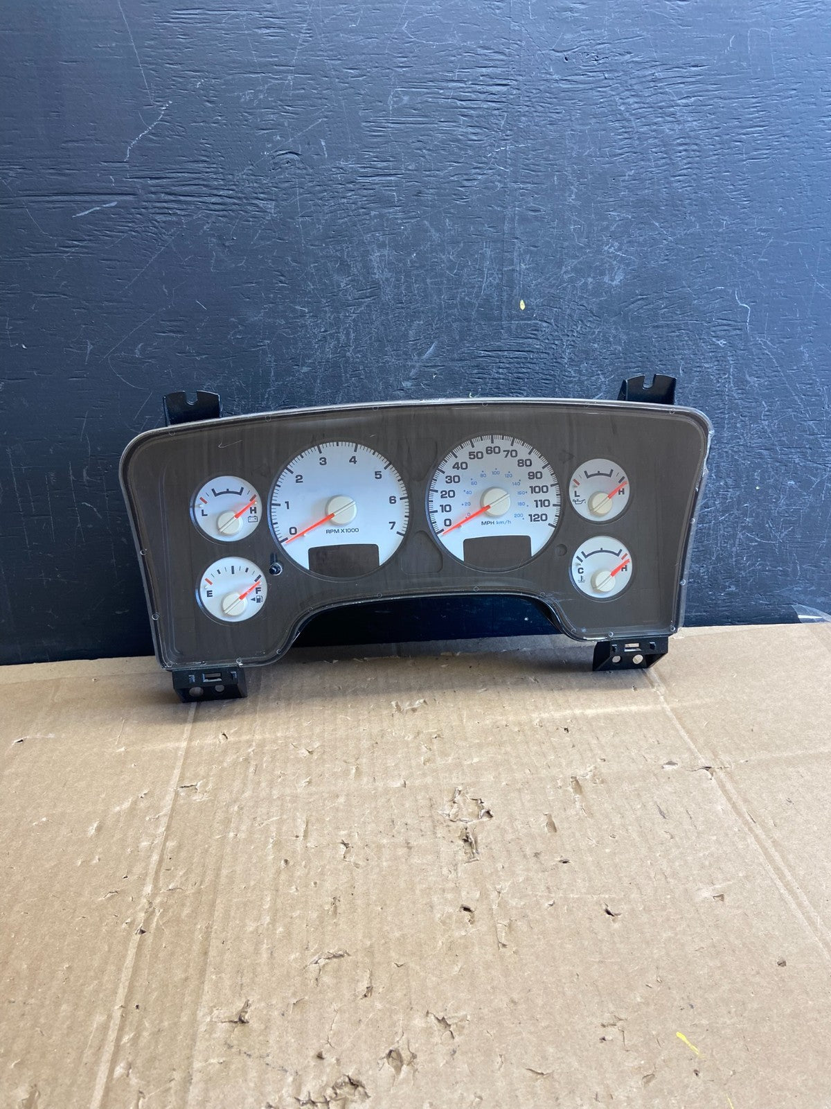 2004 2005 Dodge Ram 1500 Instrument Speedometer Gauge Cluster AD2270 DG0
