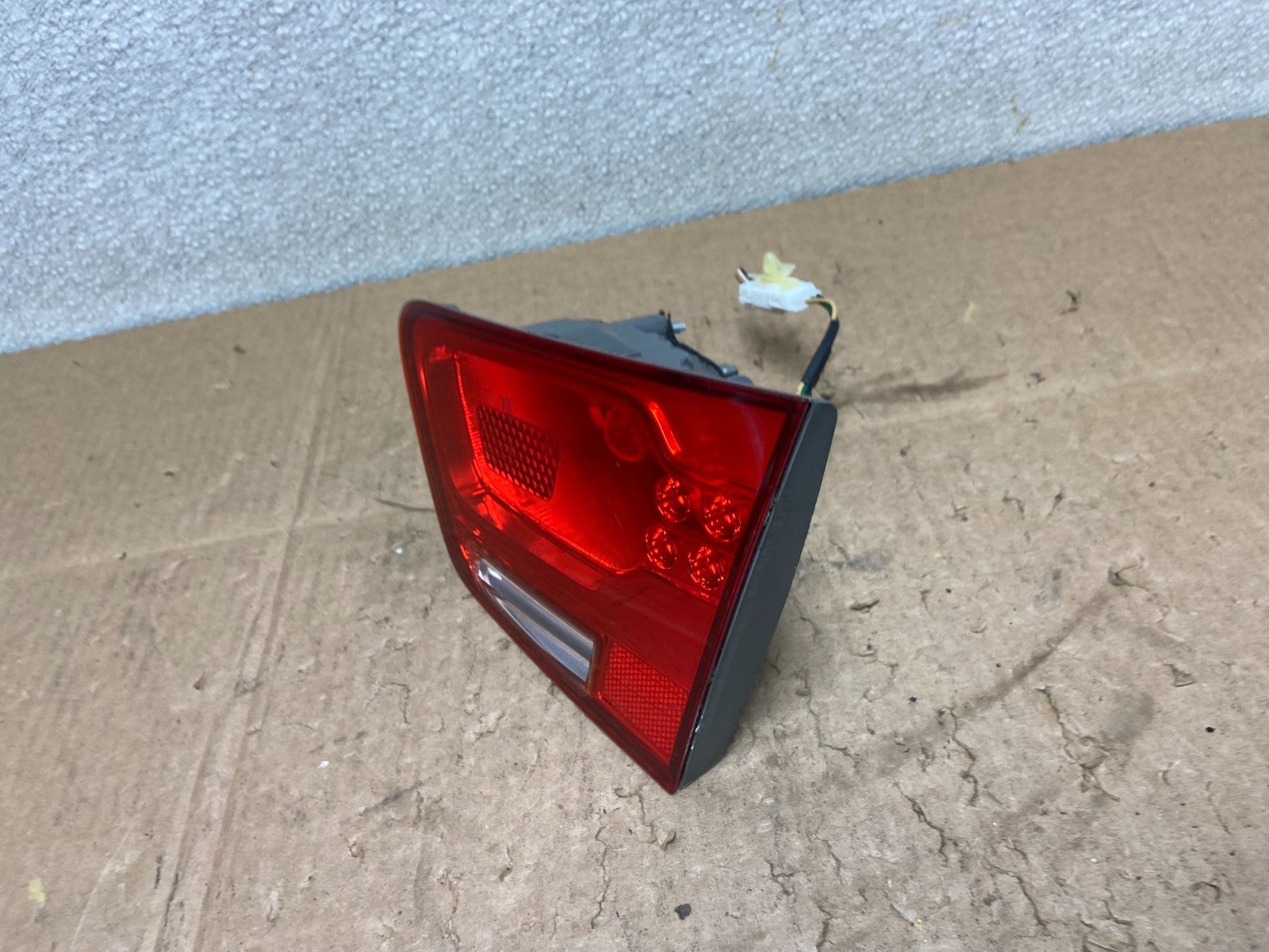 2010 to 2013 Kia Forte Right Passenger RH Side Tail Light Inner Oem Y8995 DW1