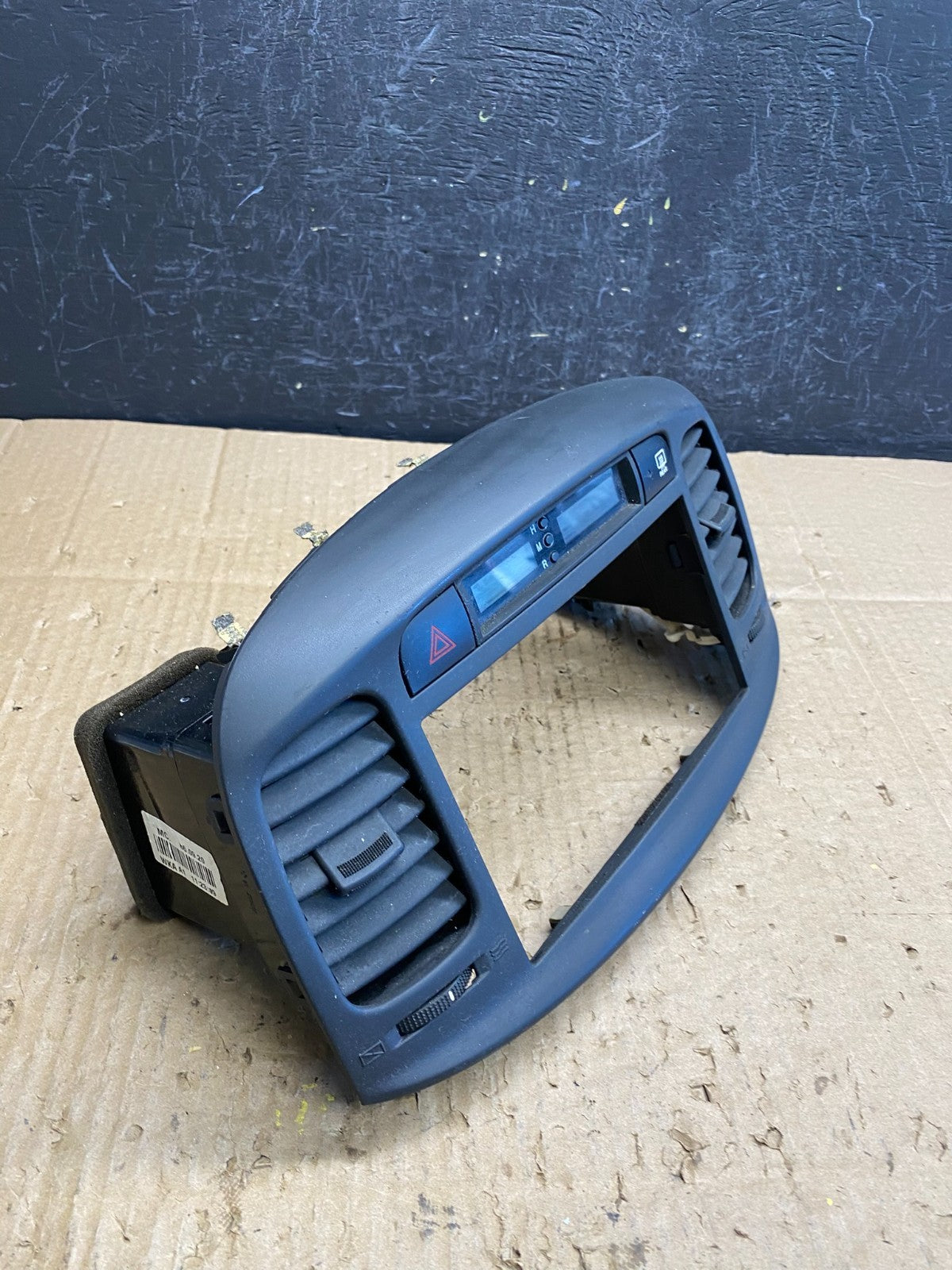 2006 - 2009 Hyundai Accent Center Radio Hazard Air Vent Bezel AD1912 DG1