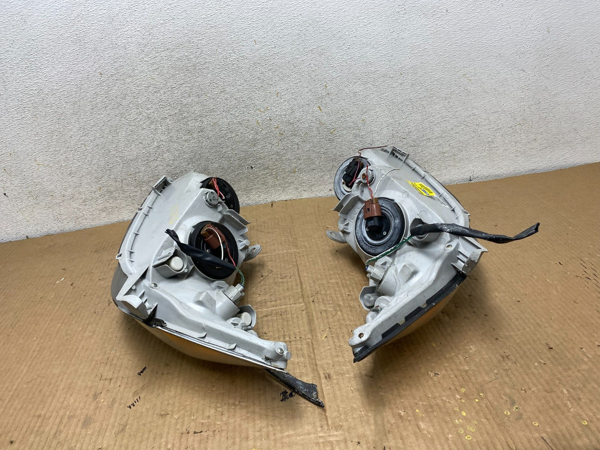 2002 2003 2004 Toyota Camry Left+Right Set Side Halogen Headlights AI8185 DW10