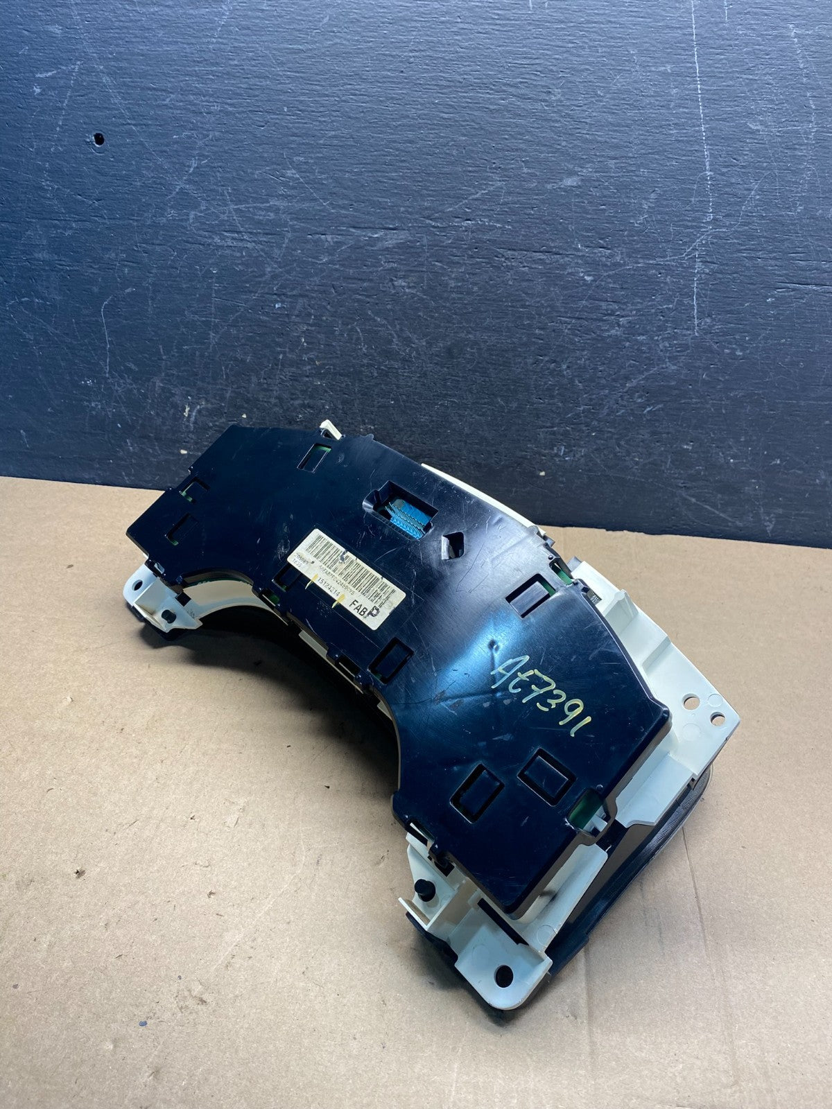 2004 to 2007 Chevrolet Express Speedometer Cluster Gauge AE7391 DW4
