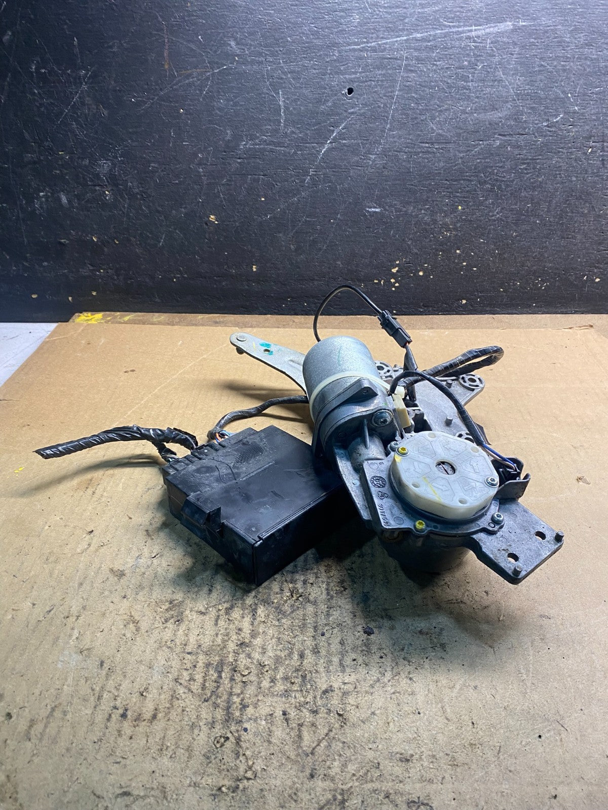2007 - 2008 Cadillac Chevy GMC Rear Liftgate Door Control Module z2418 DG2