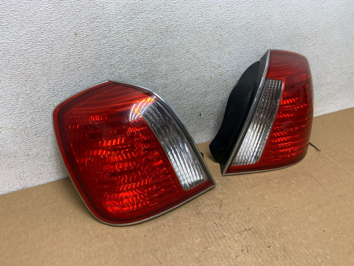 2004 2005 Hyundai XG350 XG Left+Right Tail Lights AI3362 LK2