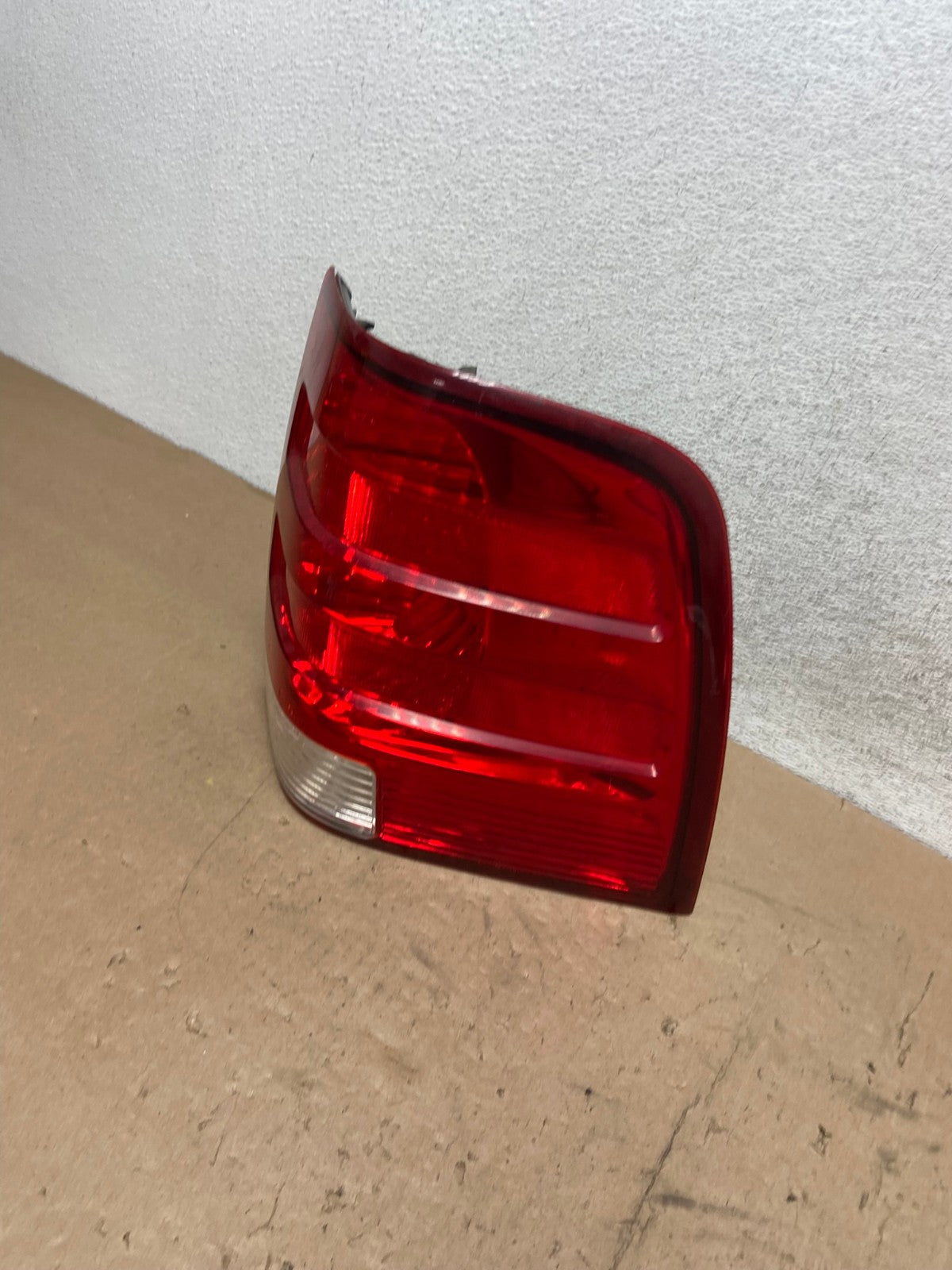 2003 2004 2005 2006 Ford Expedition Right Passenger Rh Tail light AG5597 LK1