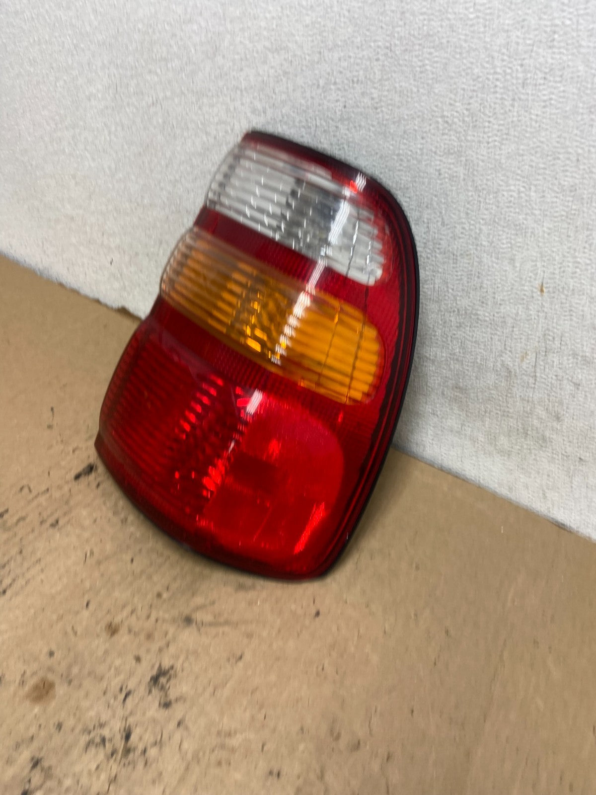 1998 to 2002 Toyota Land Cruiser Right Passenger RH Side Tail Light AG2385 DW1