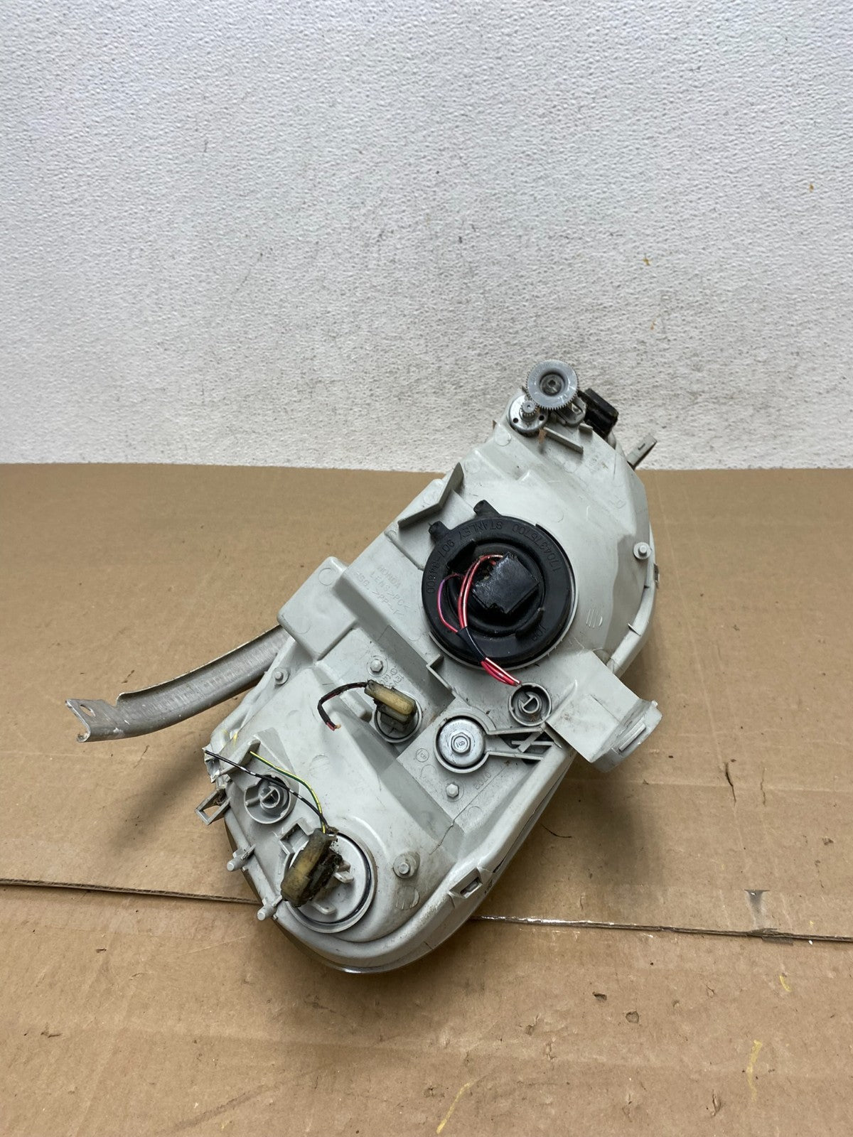 2000 - 2006 Honda Insight Right Passenger RH Halogen Headlight AE5018 DG6